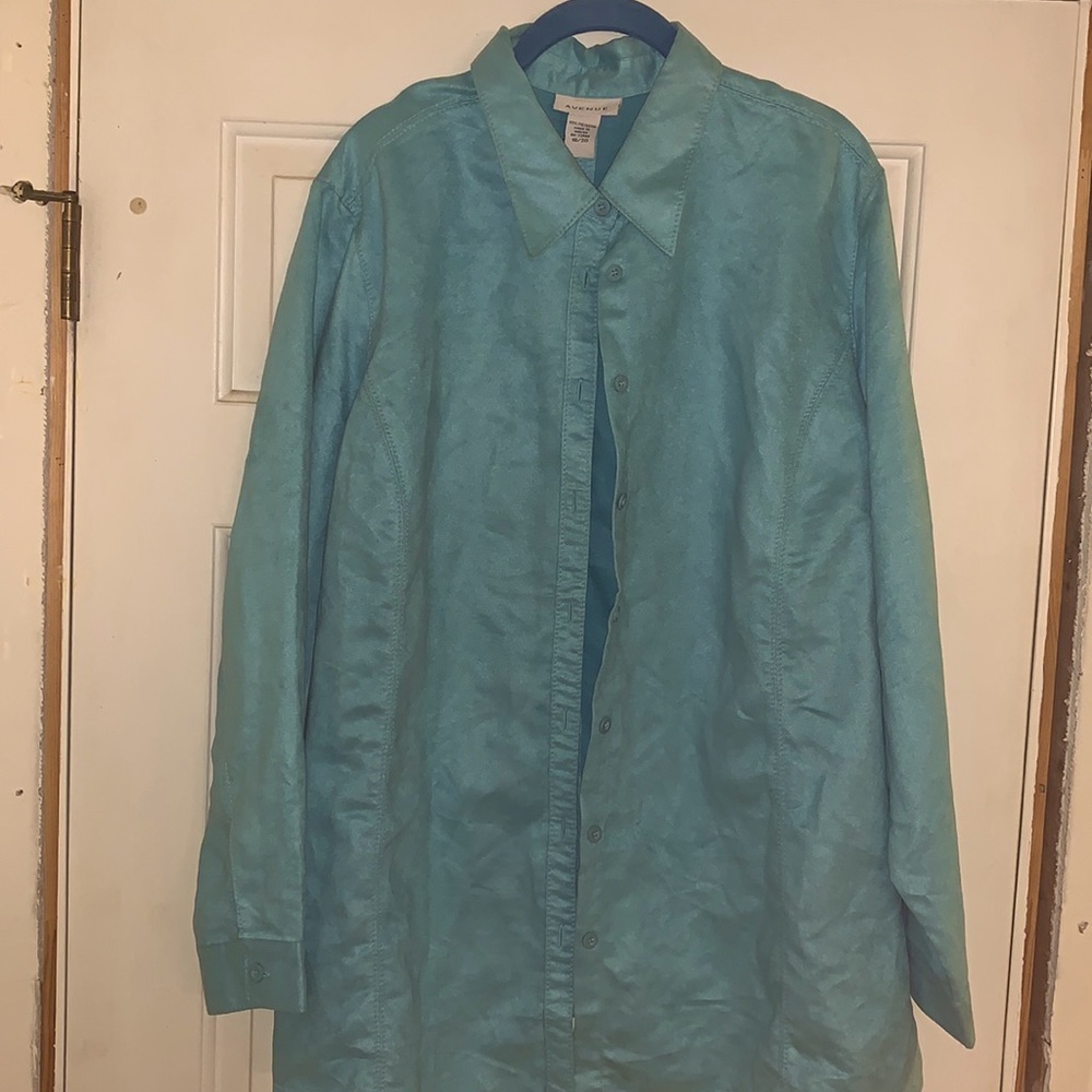 Teal long sleeves button down top.